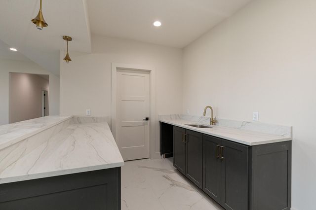 2082 N Unbridled Court, Springfield, MO 65802
