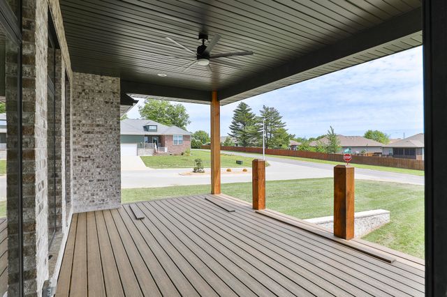2082 N Unbridled Court, Springfield, MO 65802