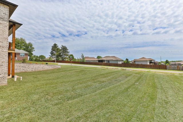 2082 N Unbridled Court, Springfield, MO 65802