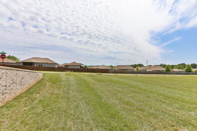 2082 N Unbridled Court, Springfield, MO 65802