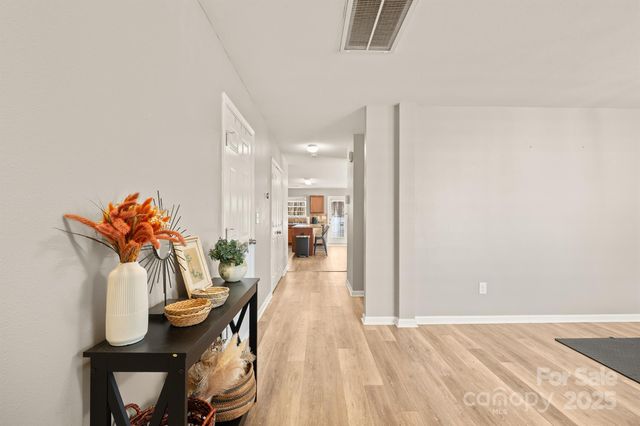 9404 Quilting Bee Lane, Charlotte, NC 28216