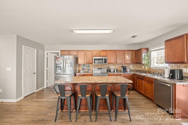 9404 Quilting Bee Lane, Charlotte, NC 28216