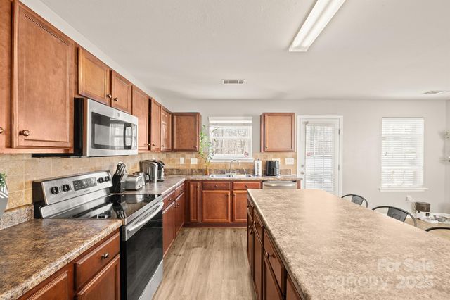 9404 Quilting Bee Lane, Charlotte, NC 28216