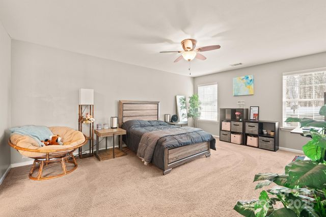 9404 Quilting Bee Lane, Charlotte, NC 28216