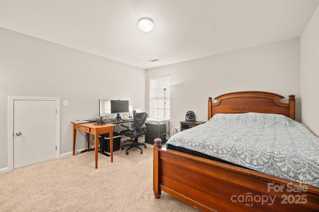 9404 Quilting Bee Lane, Charlotte, NC 28216