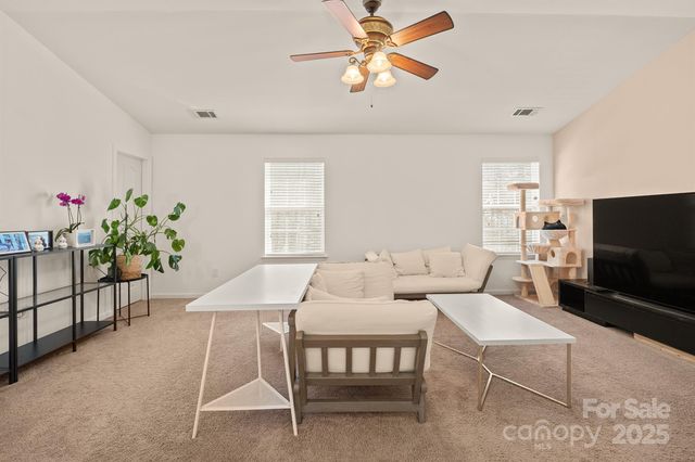 9404 Quilting Bee Lane, Charlotte, NC 28216