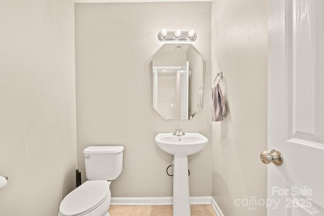 9404 Quilting Bee Lane, Charlotte, NC 28216