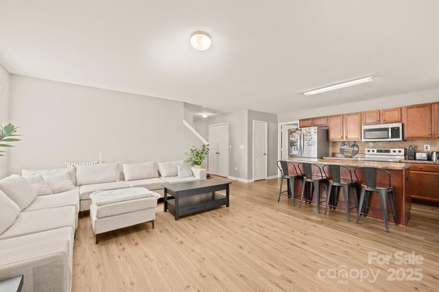 9404 Quilting Bee Lane, Charlotte, NC 28216