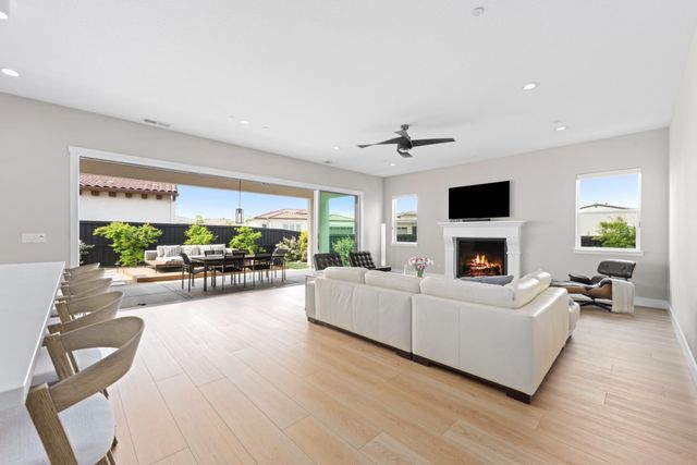 4371 Fox Hollow St, Folsom, CA 95630