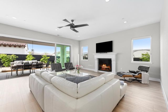 4371 Fox Hollow St, Folsom, CA 95630