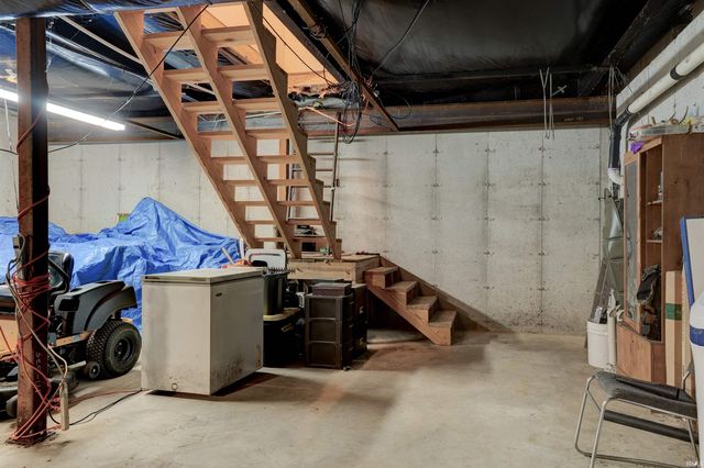 165 E Gentry, Rockport, IN 47635