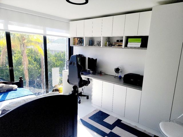 250 Galen Drive 43, Key Biscayne, FL 33149