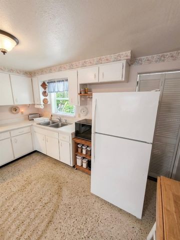 8700 58TH STREET N, Pinellas Park, FL 33782