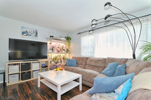 314 Kennedy Dr, Linden City, NJ 07036