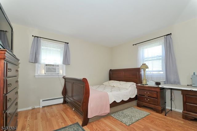 314 Kennedy Dr, Linden City, NJ 07036