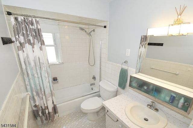314 Kennedy Dr, Linden City, NJ 07036