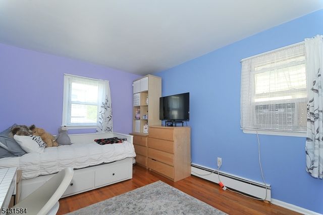 314 Kennedy Dr, Linden City, NJ 07036