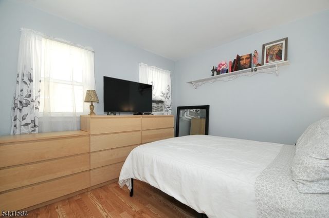 314 Kennedy Dr, Linden City, NJ 07036