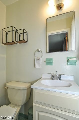 314 Kennedy Dr, Linden City, NJ 07036
