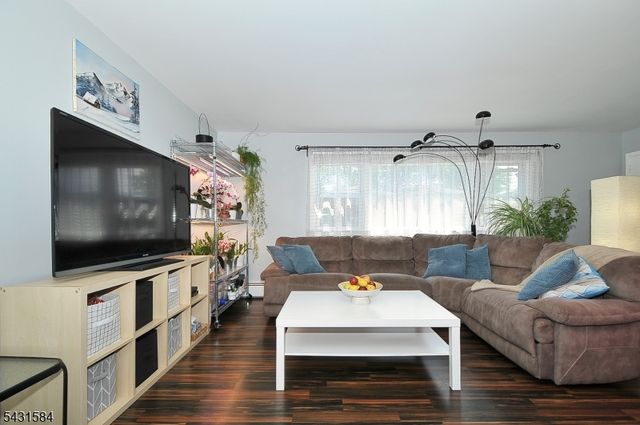 314 Kennedy Dr, Linden City, NJ 07036