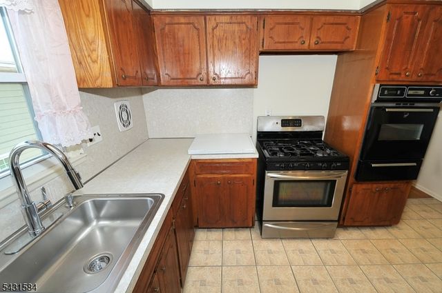 314 Kennedy Dr, Linden City, NJ 07036