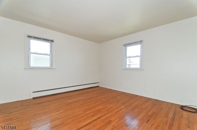 314 Kennedy Dr, Linden City, NJ 07036