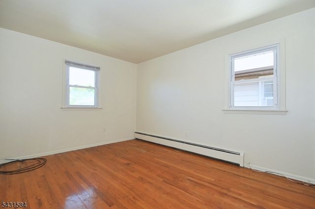 314 Kennedy Dr, Linden City, NJ 07036