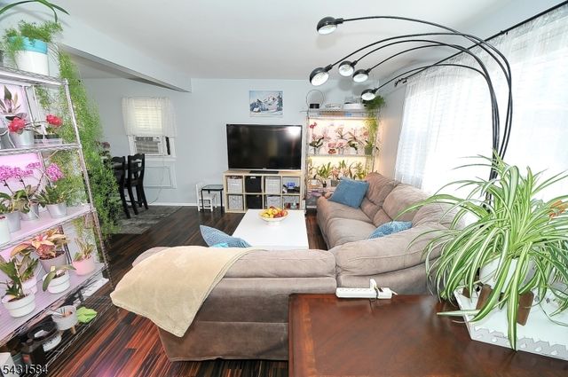 314 Kennedy Dr, Linden City, NJ 07036