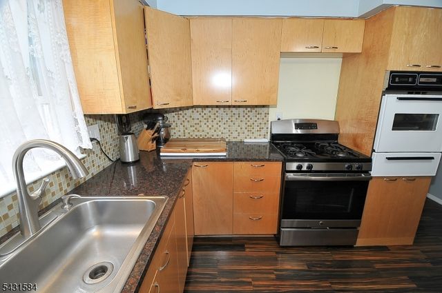 314 Kennedy Dr, Linden City, NJ 07036