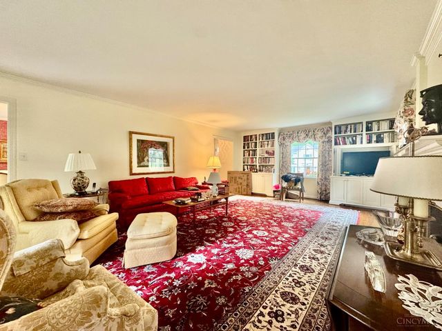 12 Cypress Garden Avenue, Cincinnati, OH 45220
