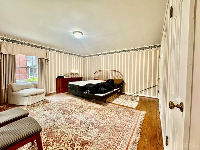12 Cypress Garden Avenue, Cincinnati, OH 45220