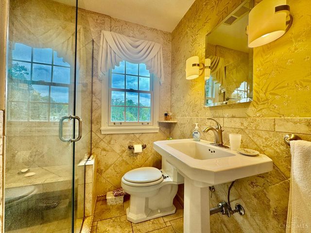 12 Cypress Garden Avenue, Cincinnati, OH 45220