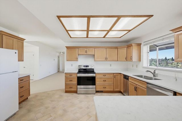 8422 Memory Ln, Auburn, CA 95603