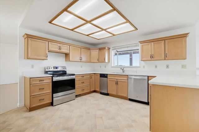 8422 Memory Ln, Auburn, CA 95603