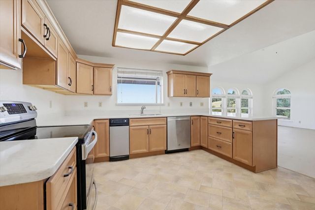 8422 Memory Ln, Auburn, CA 95603