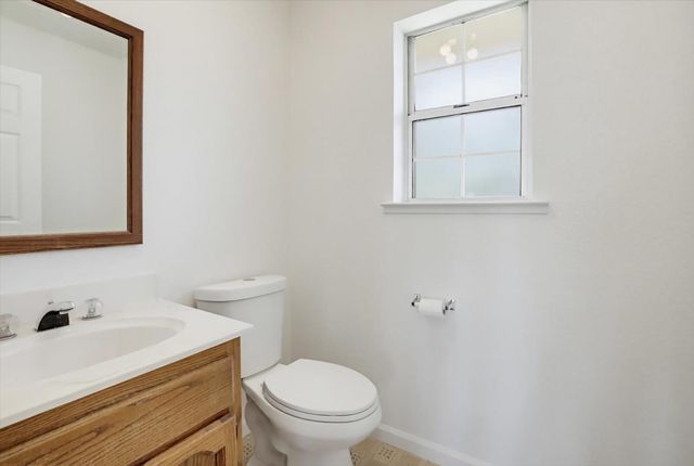 8422 Memory Ln, Auburn, CA 95603