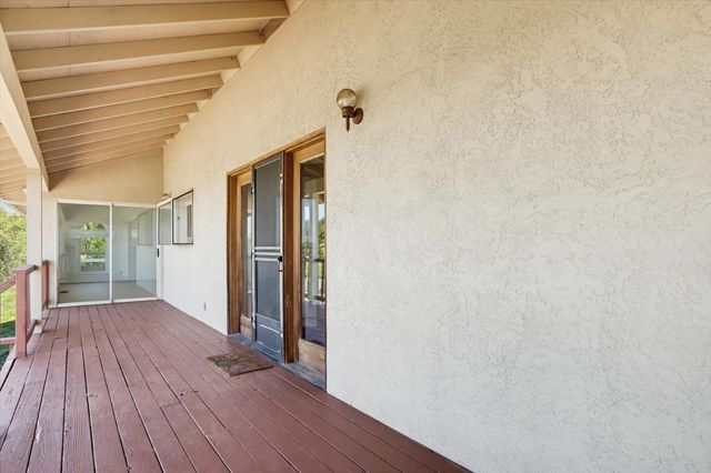 8422 Memory Ln, Auburn, CA 95603