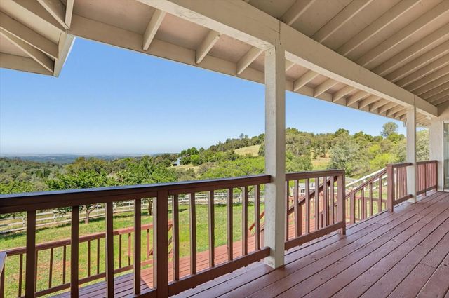 8422 Memory Ln, Auburn, CA 95603
