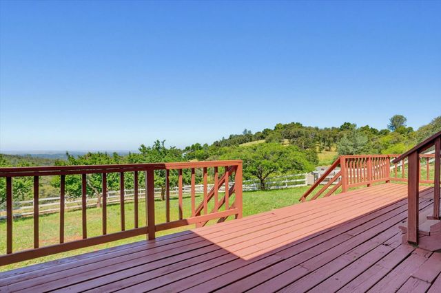 8422 Memory Ln, Auburn, CA 95603