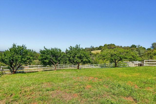 8422 Memory Ln, Auburn, CA 95603