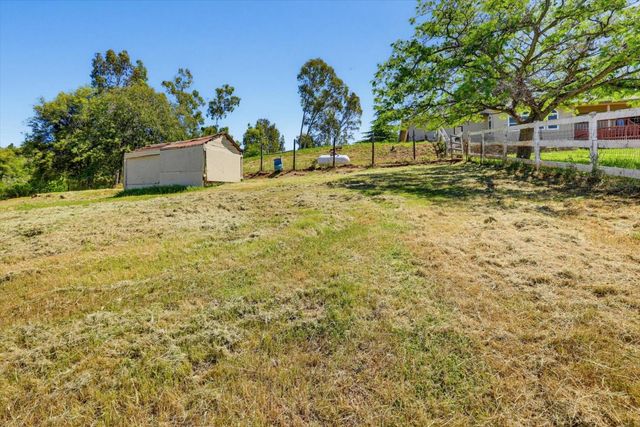 8422 Memory Ln, Auburn, CA 95603