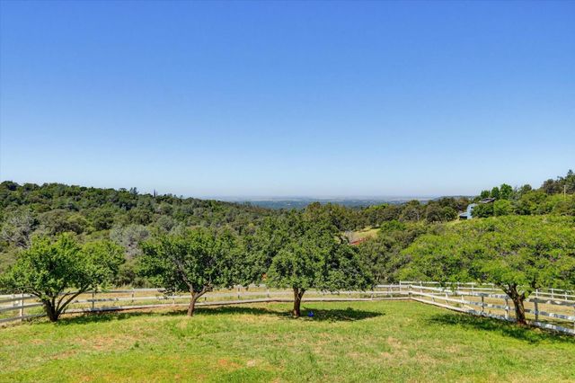 8422 Memory Ln, Auburn, CA 95603