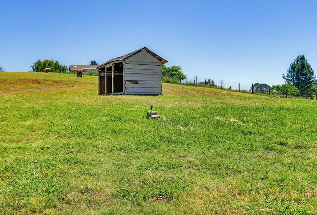 8422 Memory Ln, Auburn, CA 95603