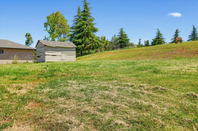 8422 Memory Ln, Auburn, CA 95603
