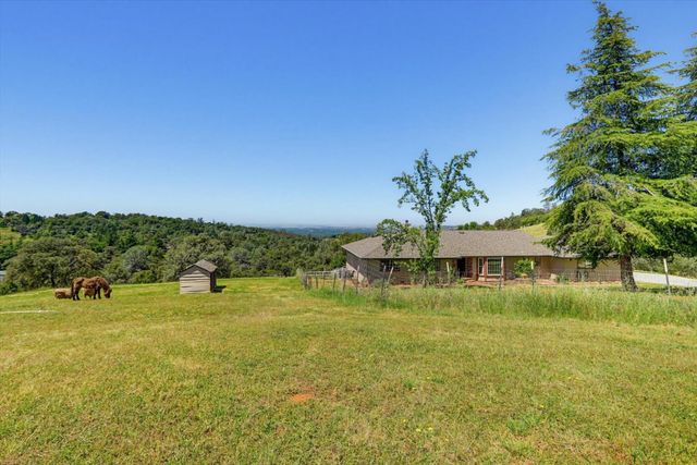 8422 Memory Ln, Auburn, CA 95603