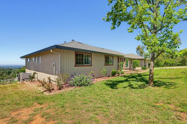 8422 Memory Ln, Auburn, CA 95603