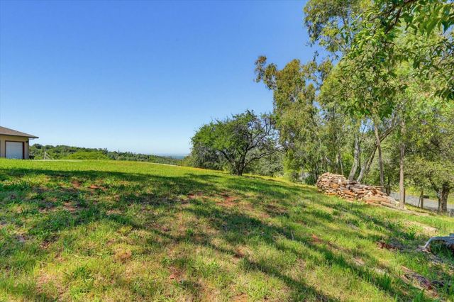 8422 Memory Ln, Auburn, CA 95603