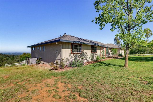 8422 Memory Ln, Auburn, CA 95603