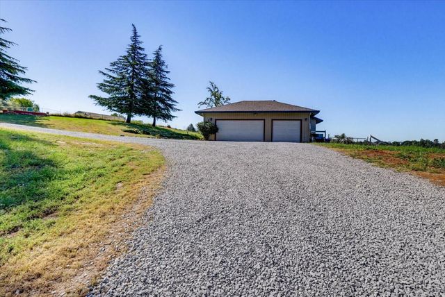 8422 Memory Ln, Auburn, CA 95603