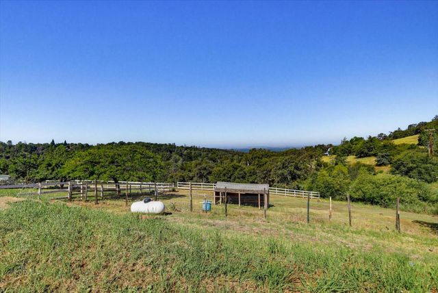 8422 Memory Ln, Auburn, CA 95603